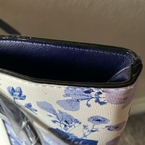 Victoria’s Secret: White with blue floral tote bag- summer/beach/vacation - Picture 14 of 16